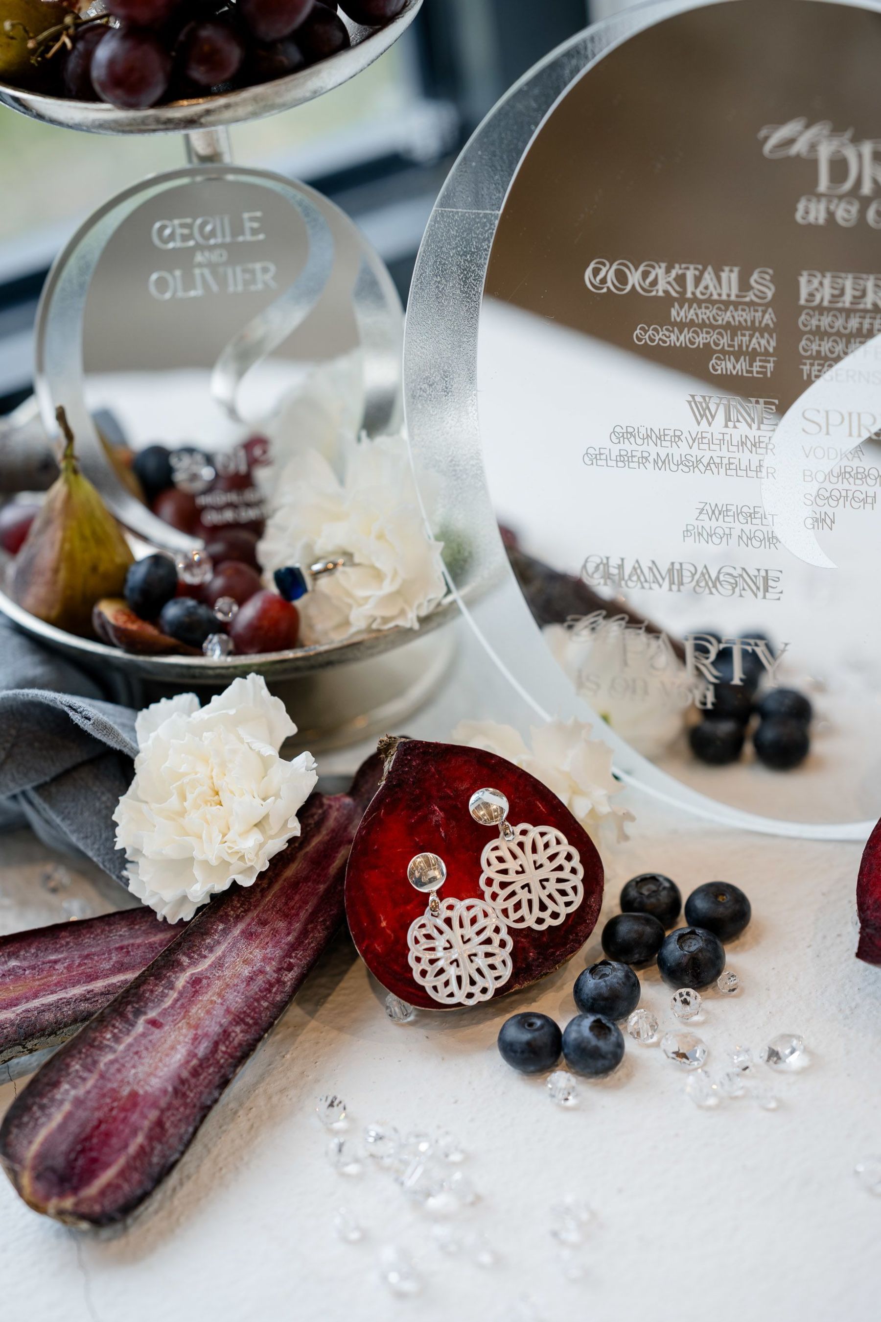 Papeterie von delicious Wedding und Brautschmuck von Ohrangerie
