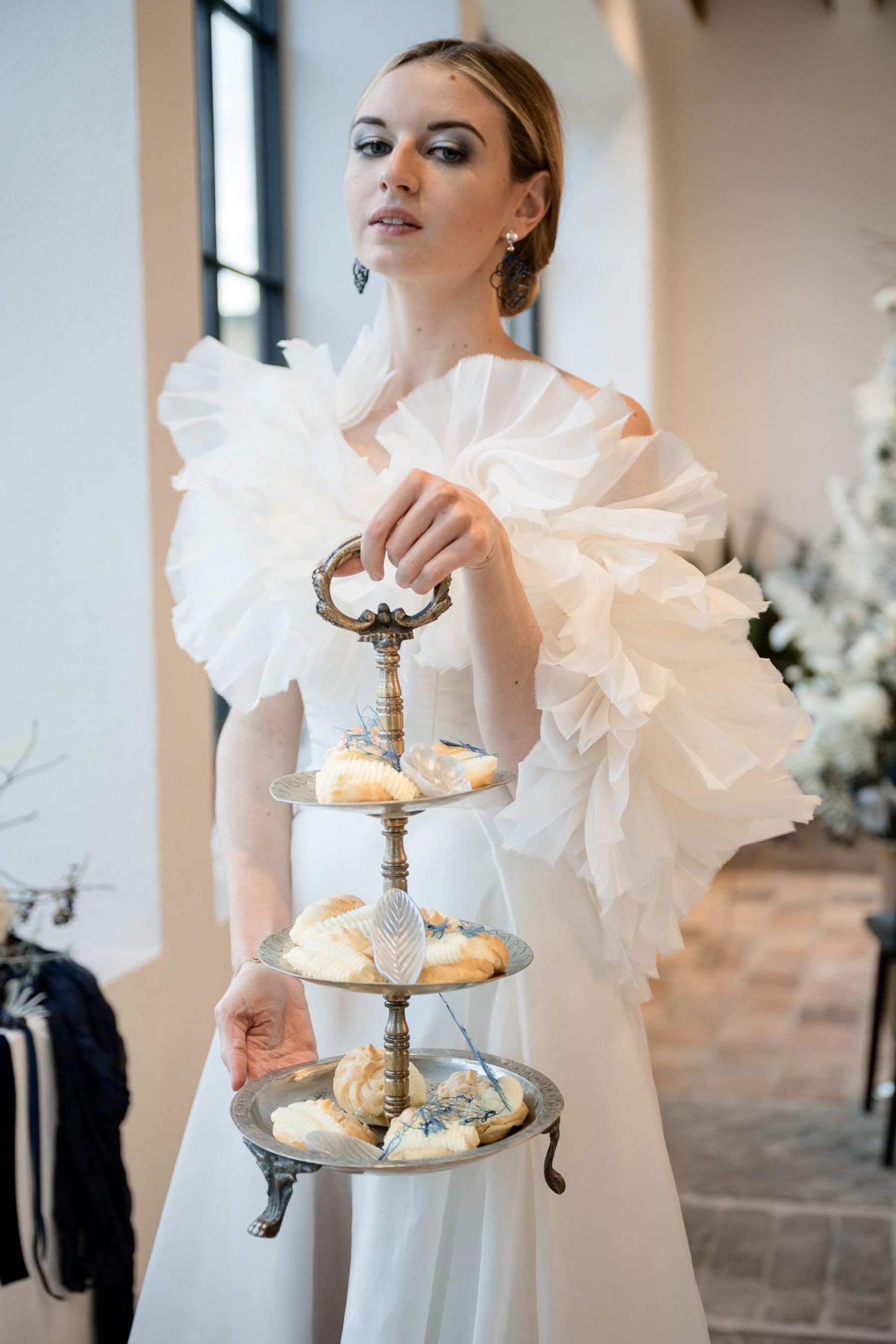 Braut Laura mit Sweets von Café Konditorei Träger