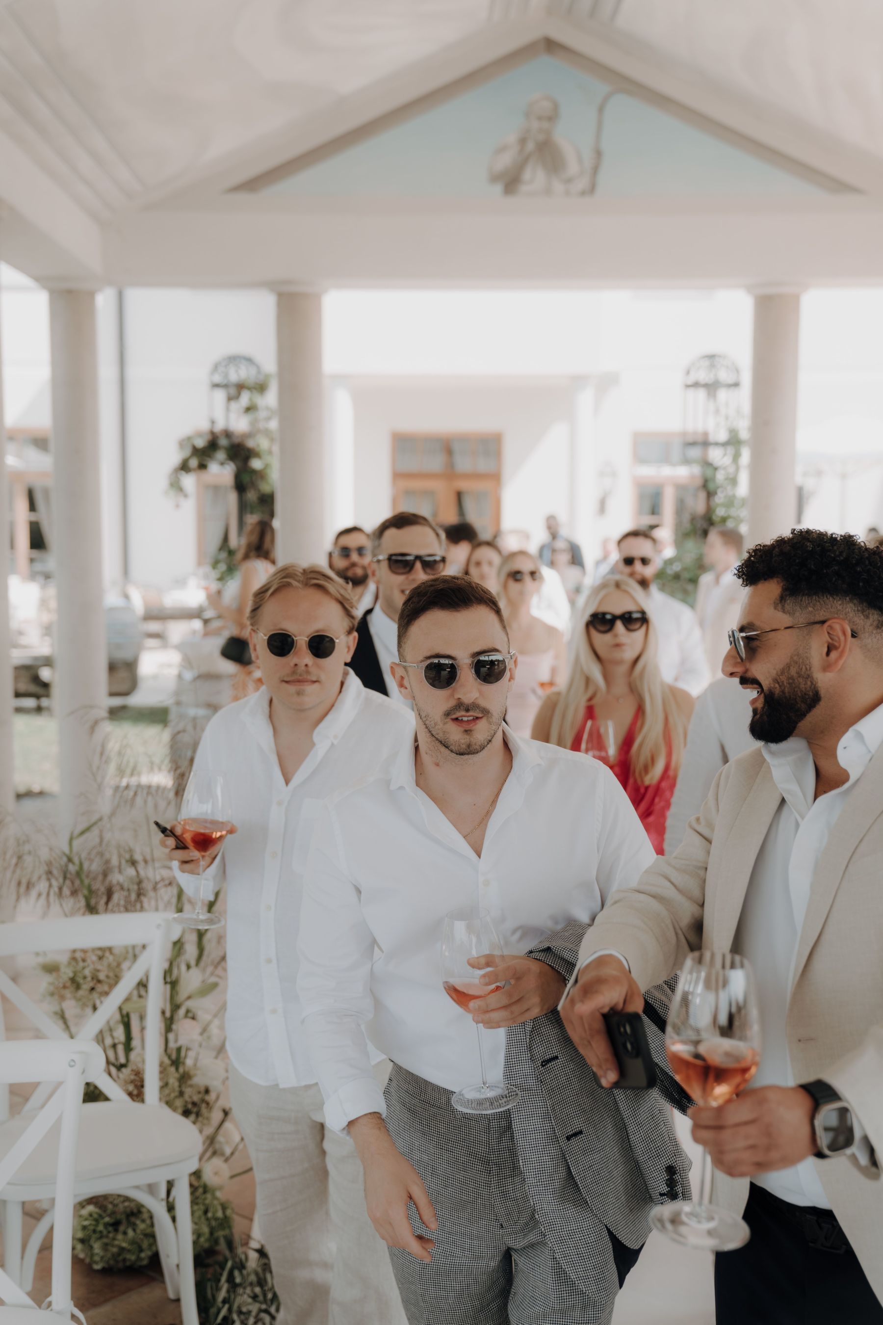 Einzug zur Trauung Gäste im Weinschloss Thaller