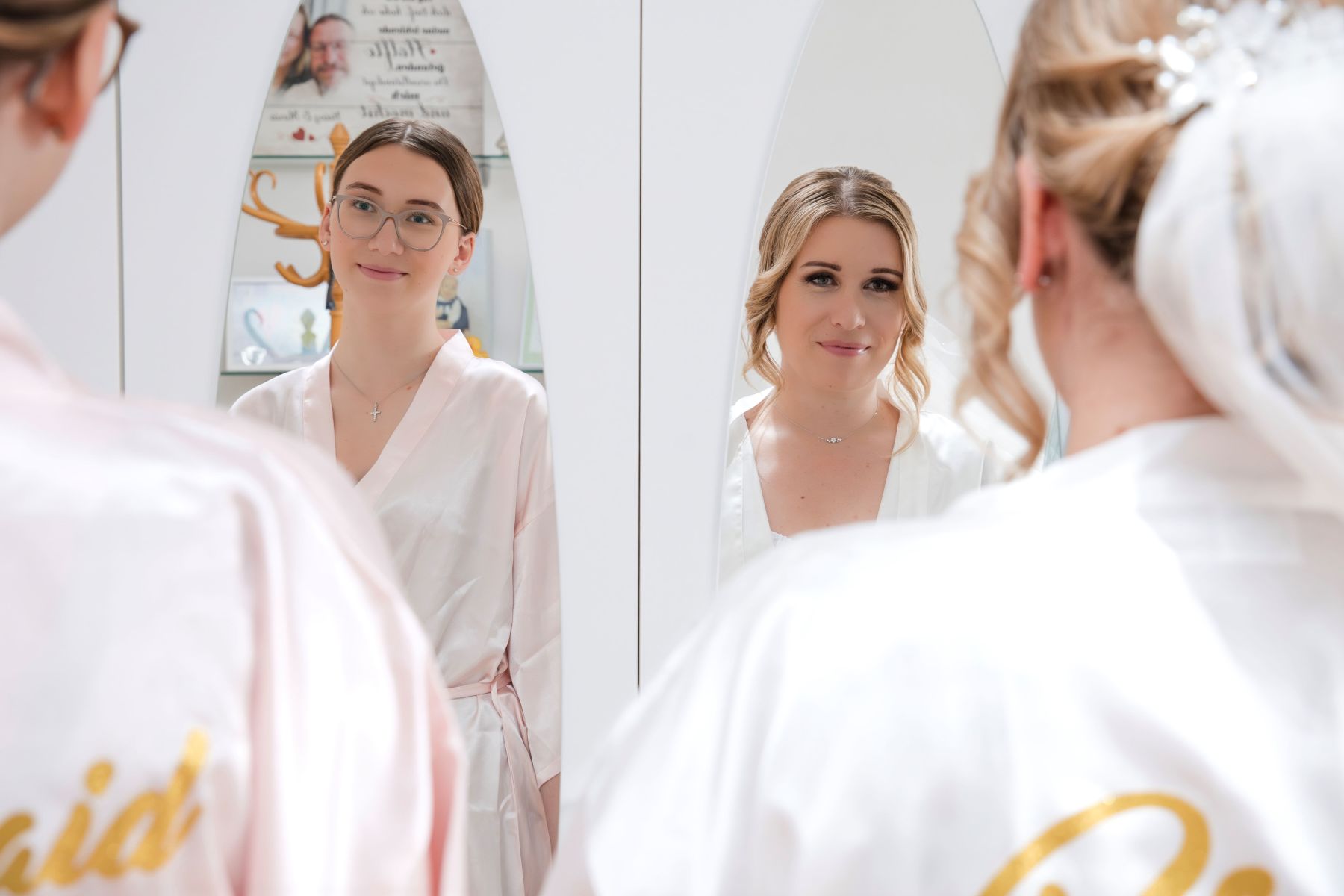 Braut + Brautjungfer beim Getting Ready