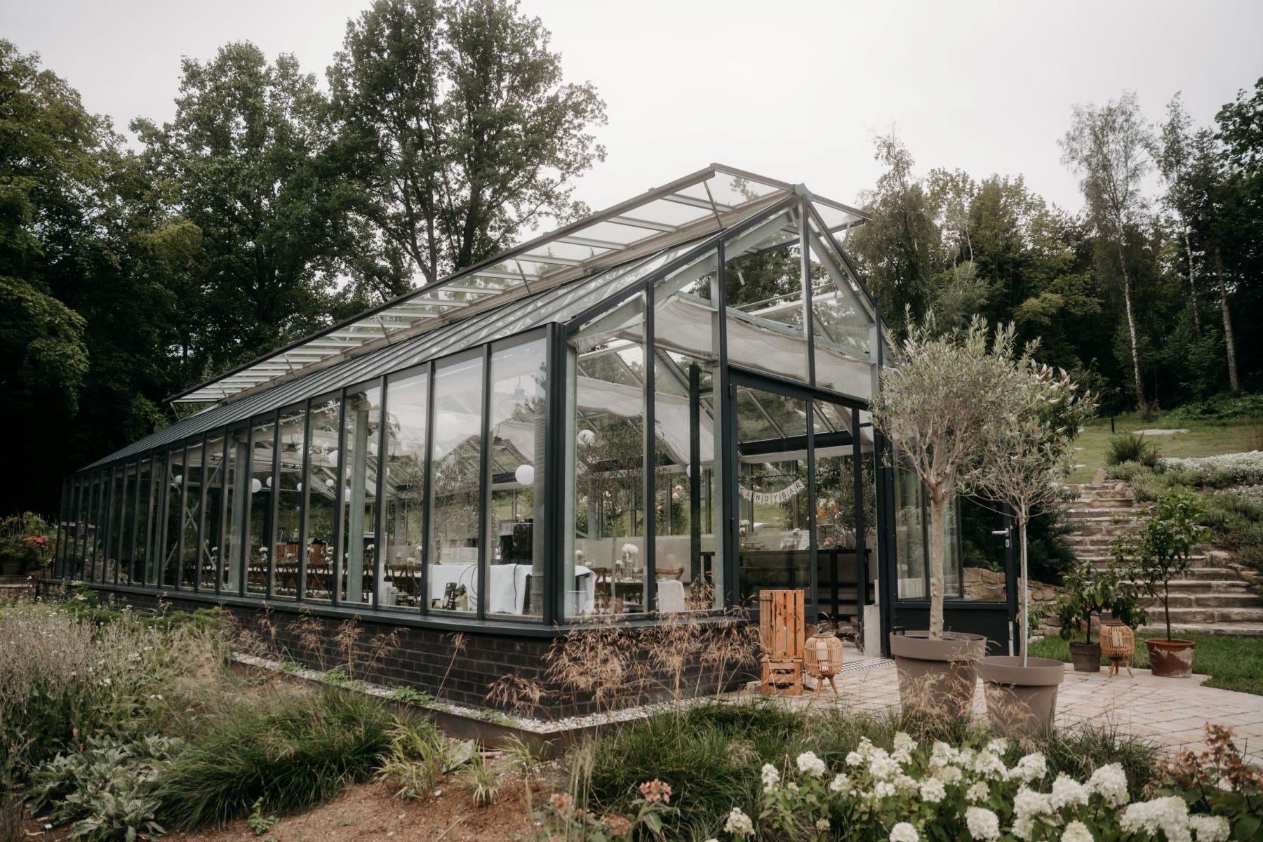 Kleine feine Hochzeit mit Trauung im Gewächshaus und Feier im Grünen ♥
