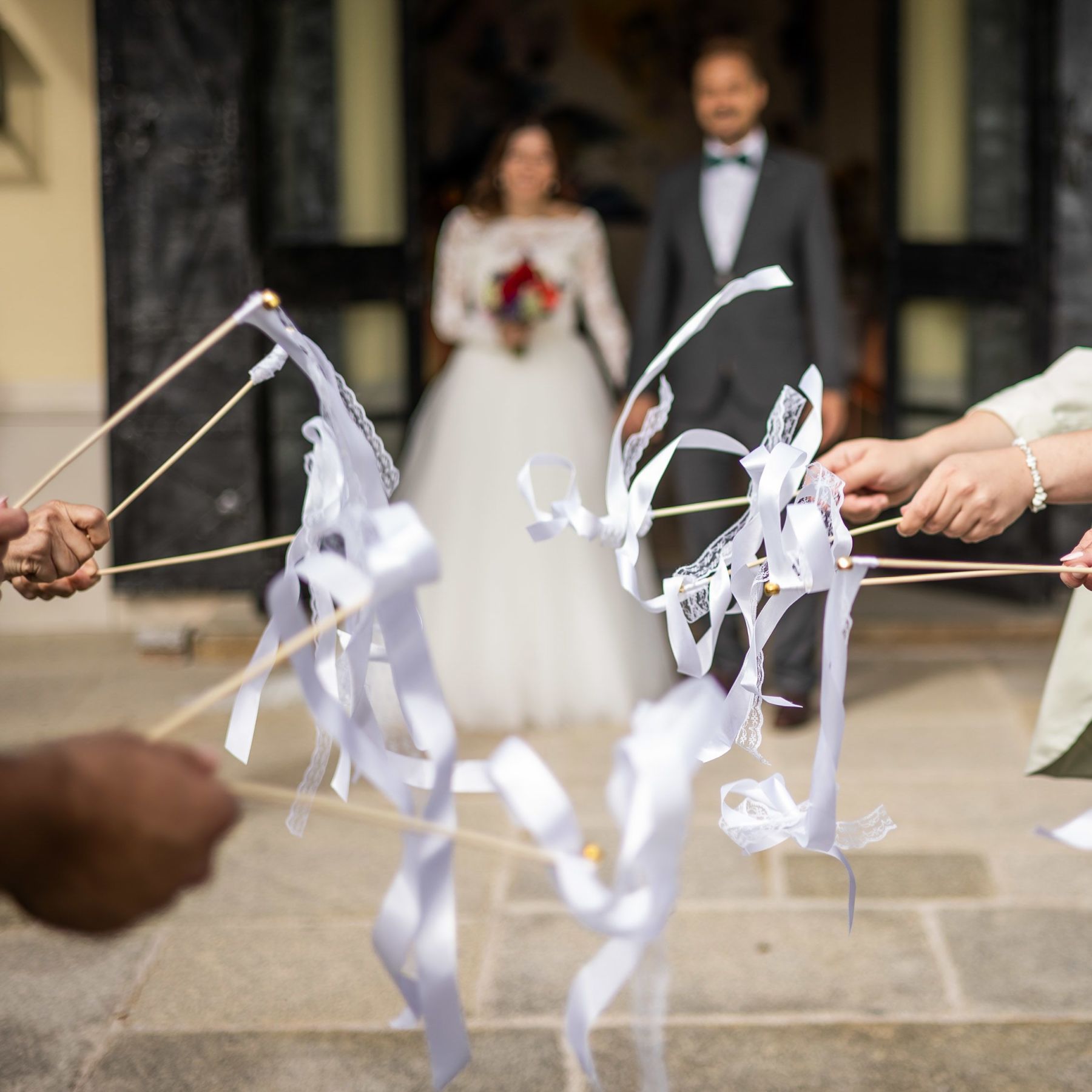 Empfang des Brautpaars nach der Trauung in der Kapelle im Hotel Knappenhof.