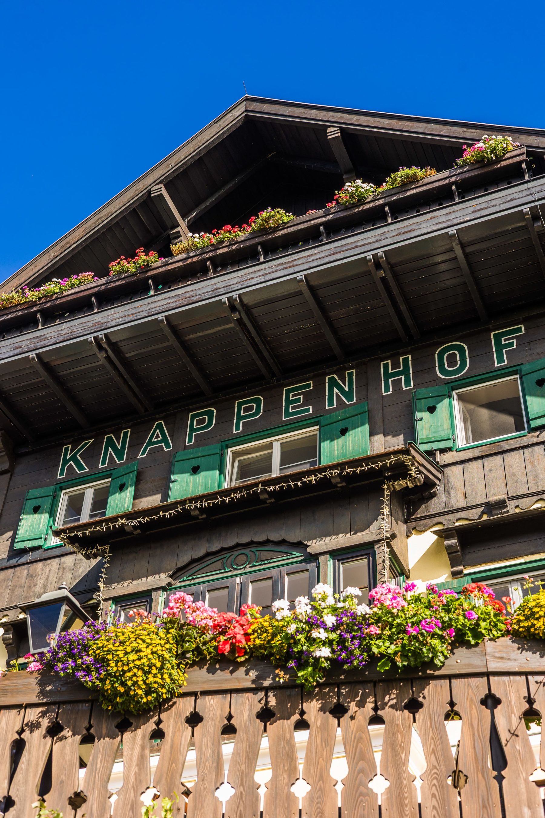 Sommerliche Außenansicht des Hotel Knappenhof.