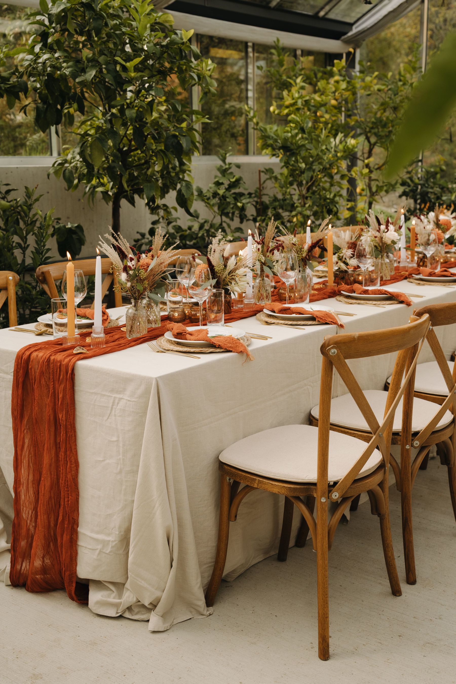 festlich gedeckte Tafel 