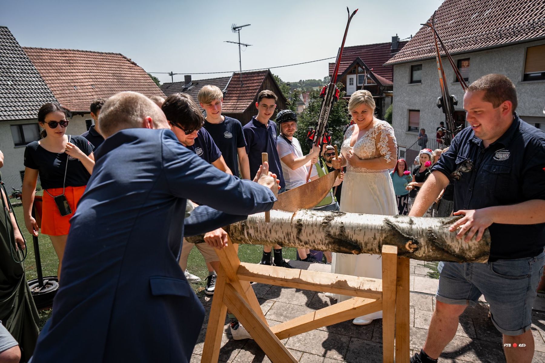 Die am weitesten verbreitete Tradition beim Hänseln: das zersägen... 