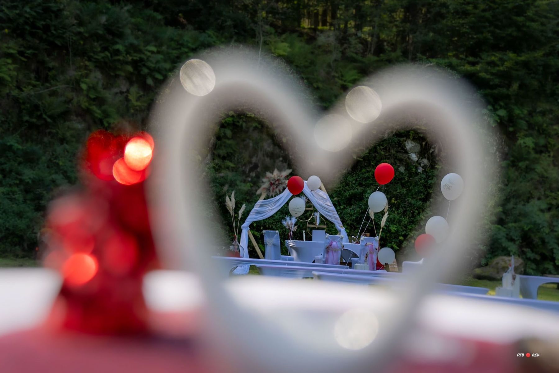 Kreative Hochzeitsfotos mit Magic Hand – Wedding Zombies