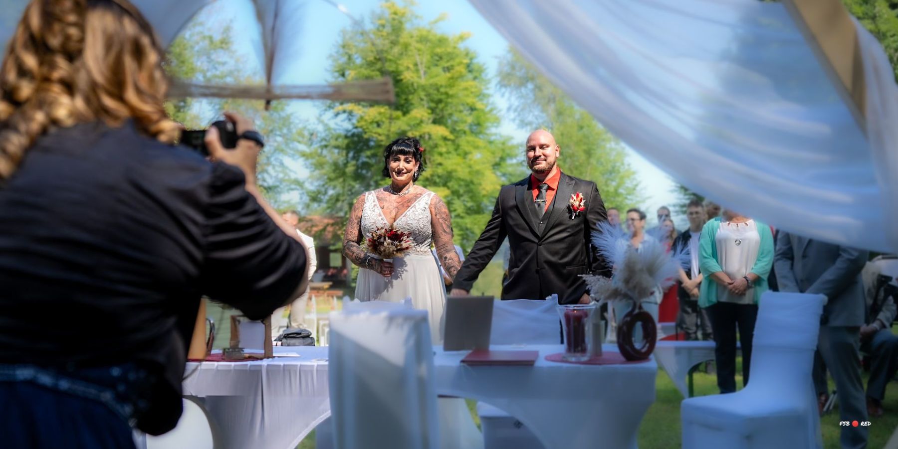 Julia & Tobias’ Hochzeit im malerischen Steinbruch Kalbach – eine einzigartige Location.