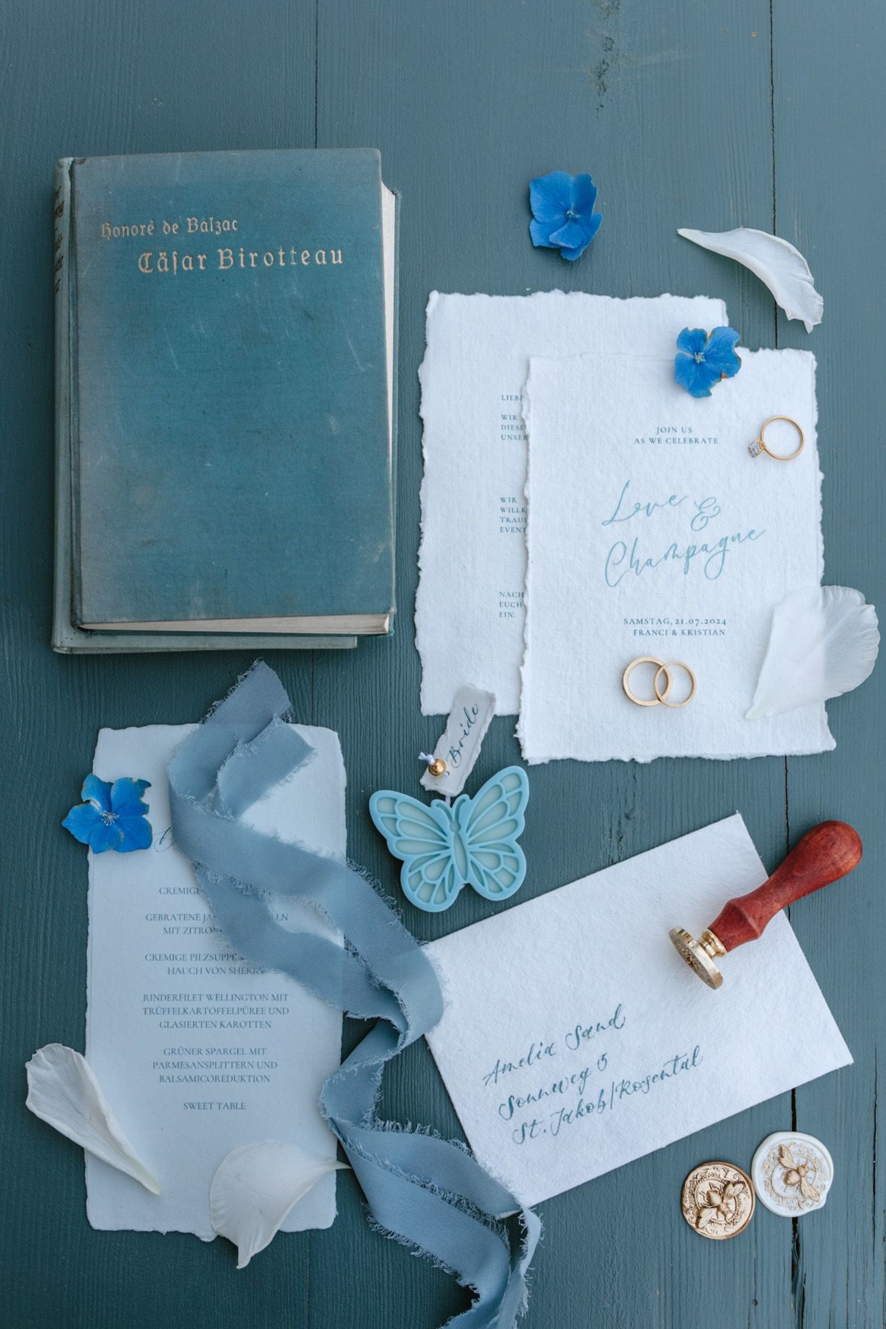 Hochzeitspapeterie minimalistisch hellblau