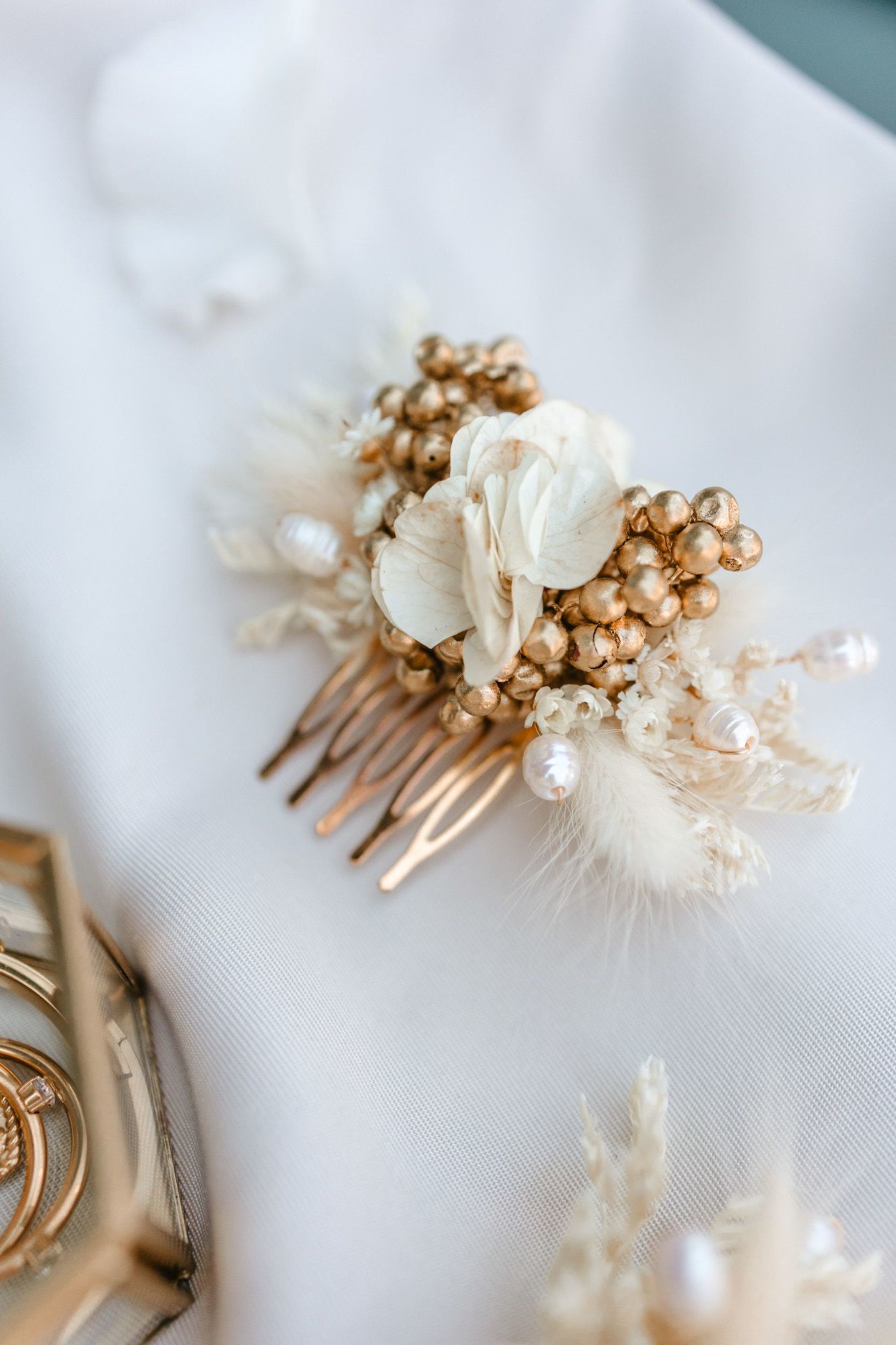 Haarkamm aus Trockenblumen Brautschmuck