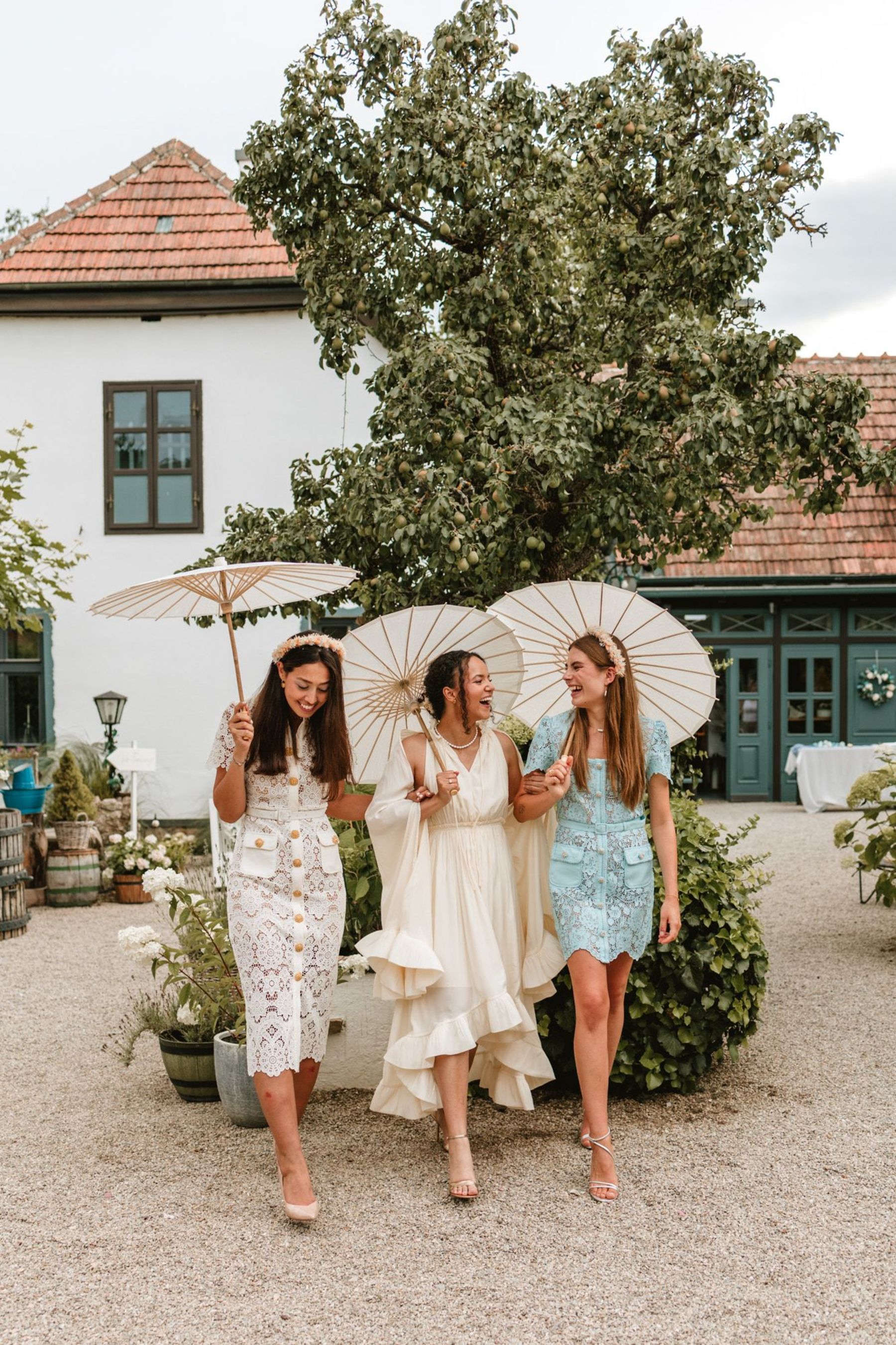 Papierschirme für die Hochzeit Hochzeitstrend 2025