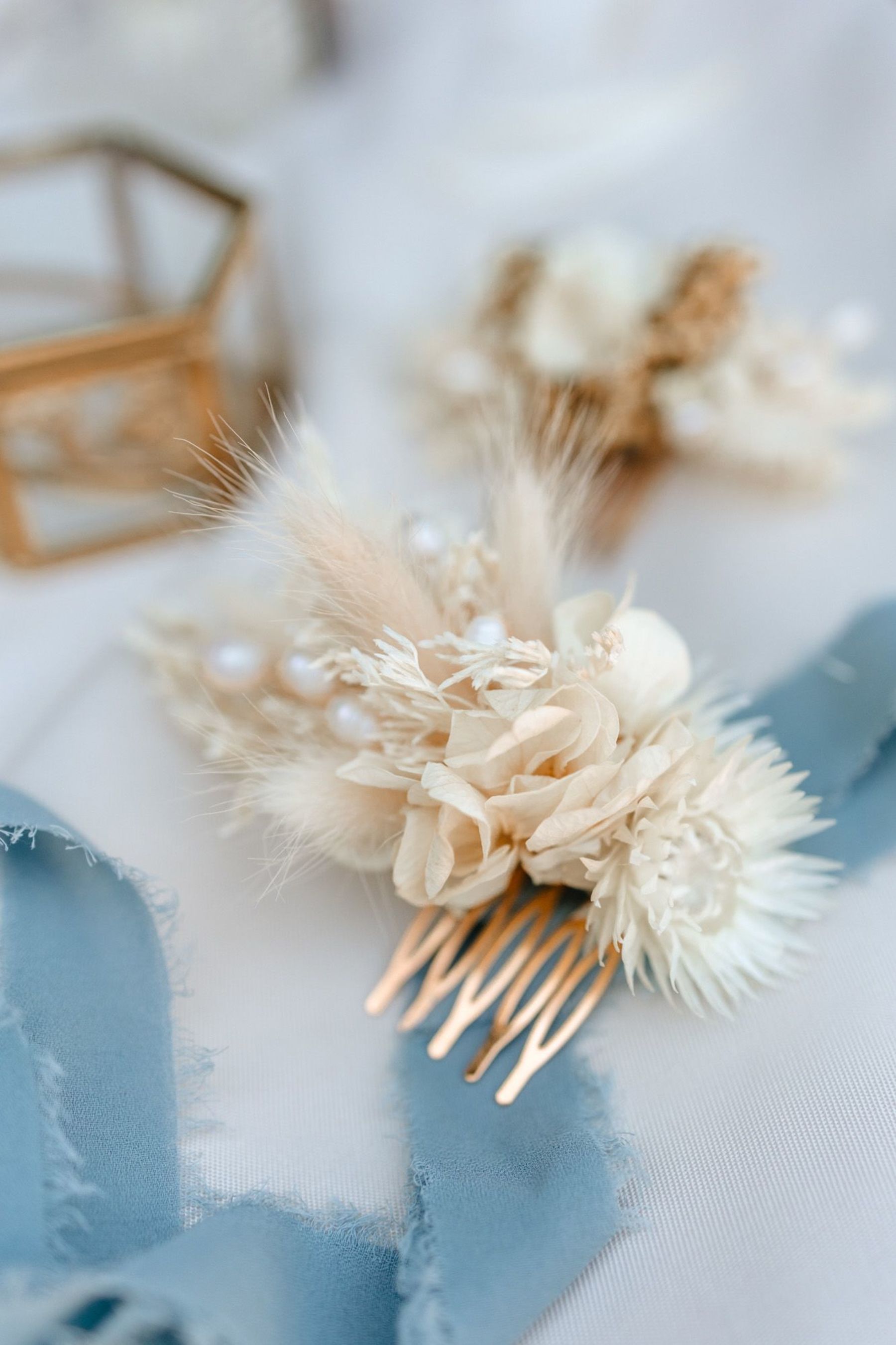 Haarkamm aus Trockenblumen Brautschmuck