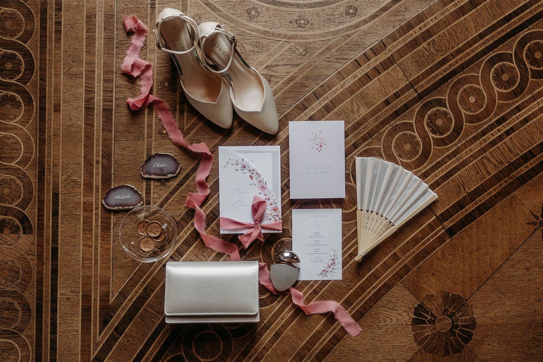 Flatlay Hochzeit Schloss Hernstein