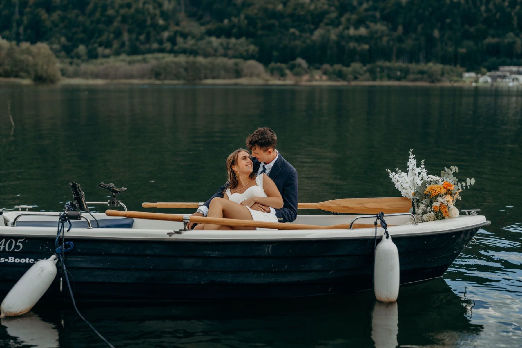 Brautpaar am Boot Hochzeit