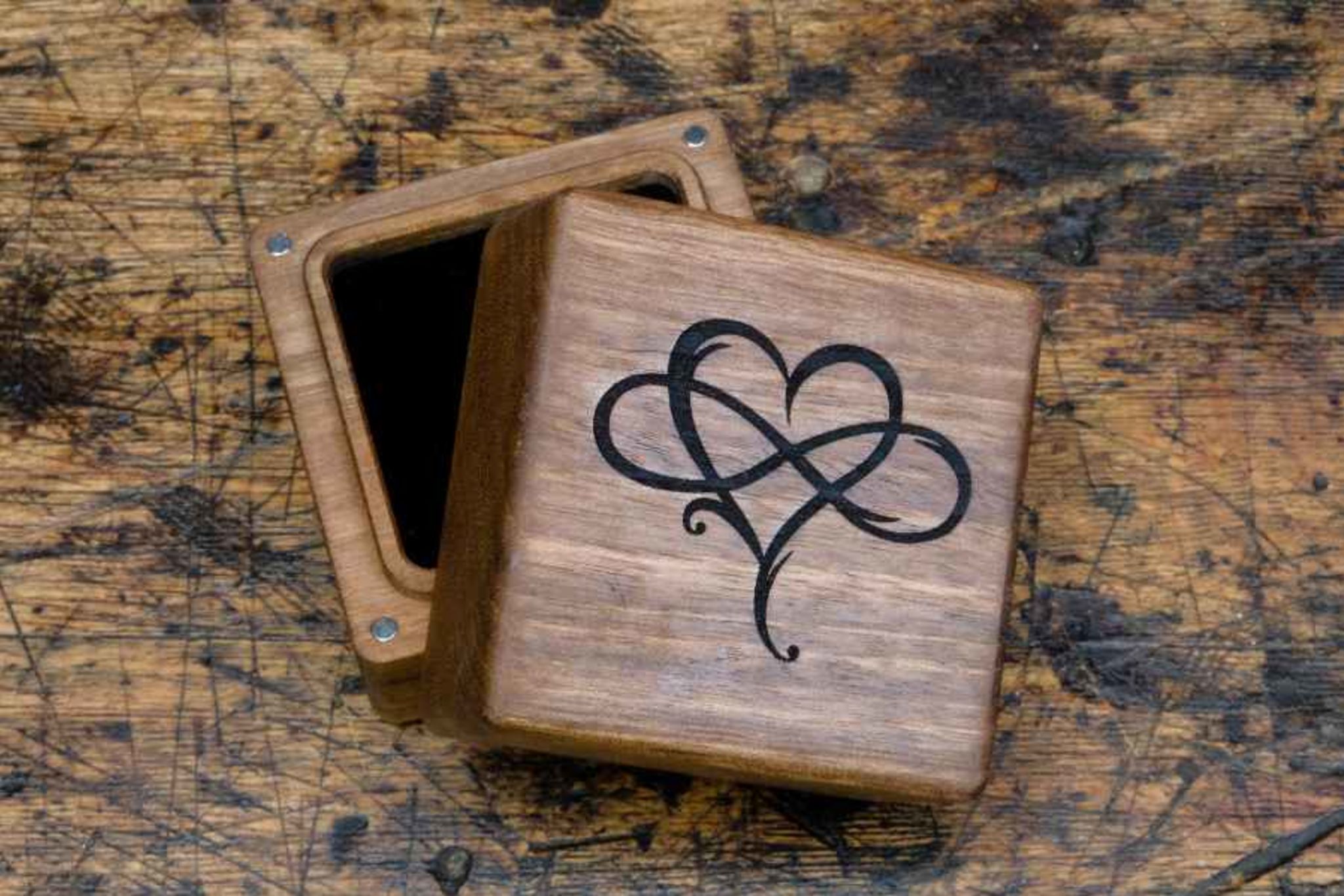 Ringetui aus Massivholz