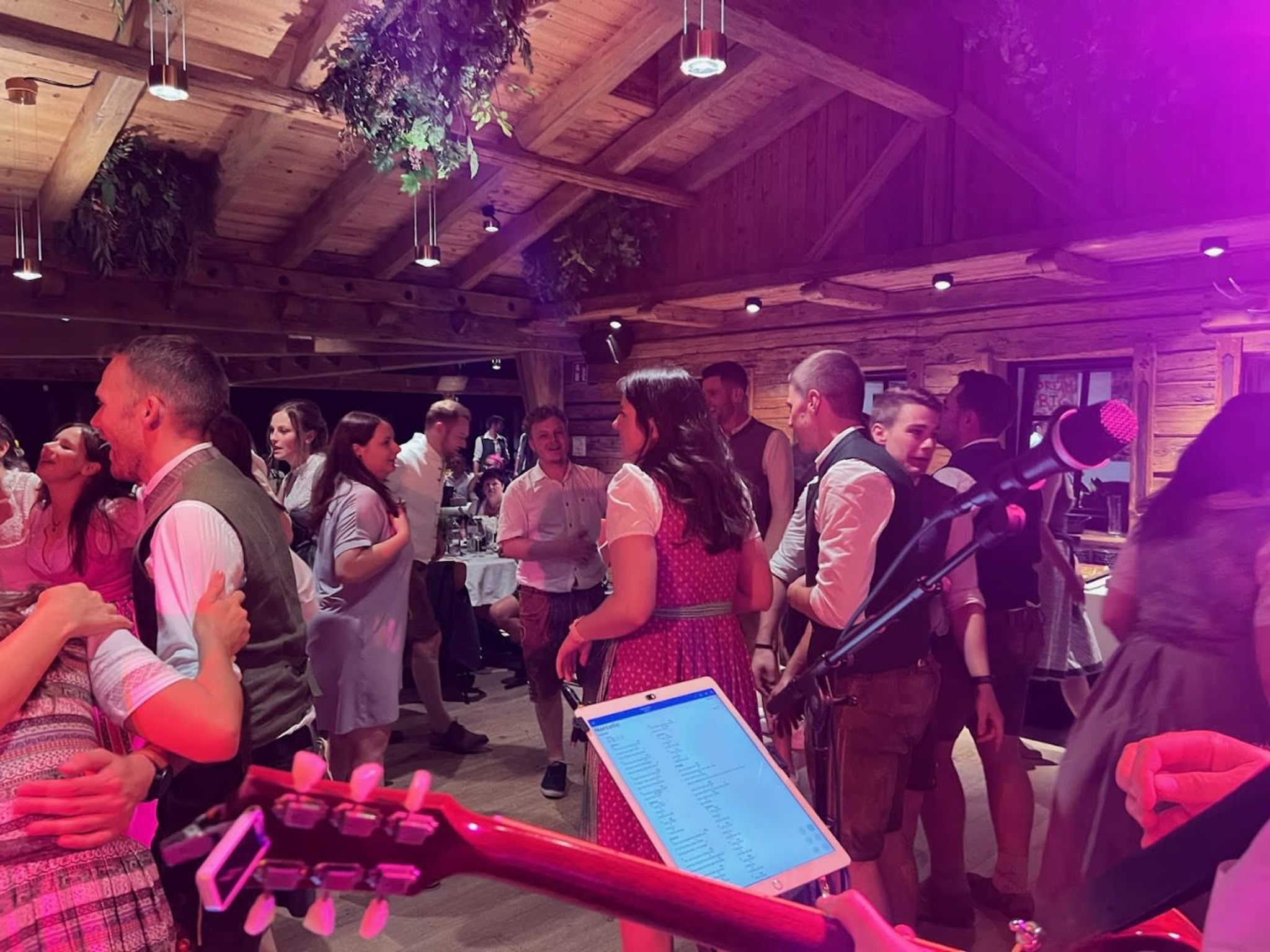 HOCHZEITSBAND – PARTYBAND – TANZBAND MIT SÄNGERIN AUS OBERÖSTERREICH 
