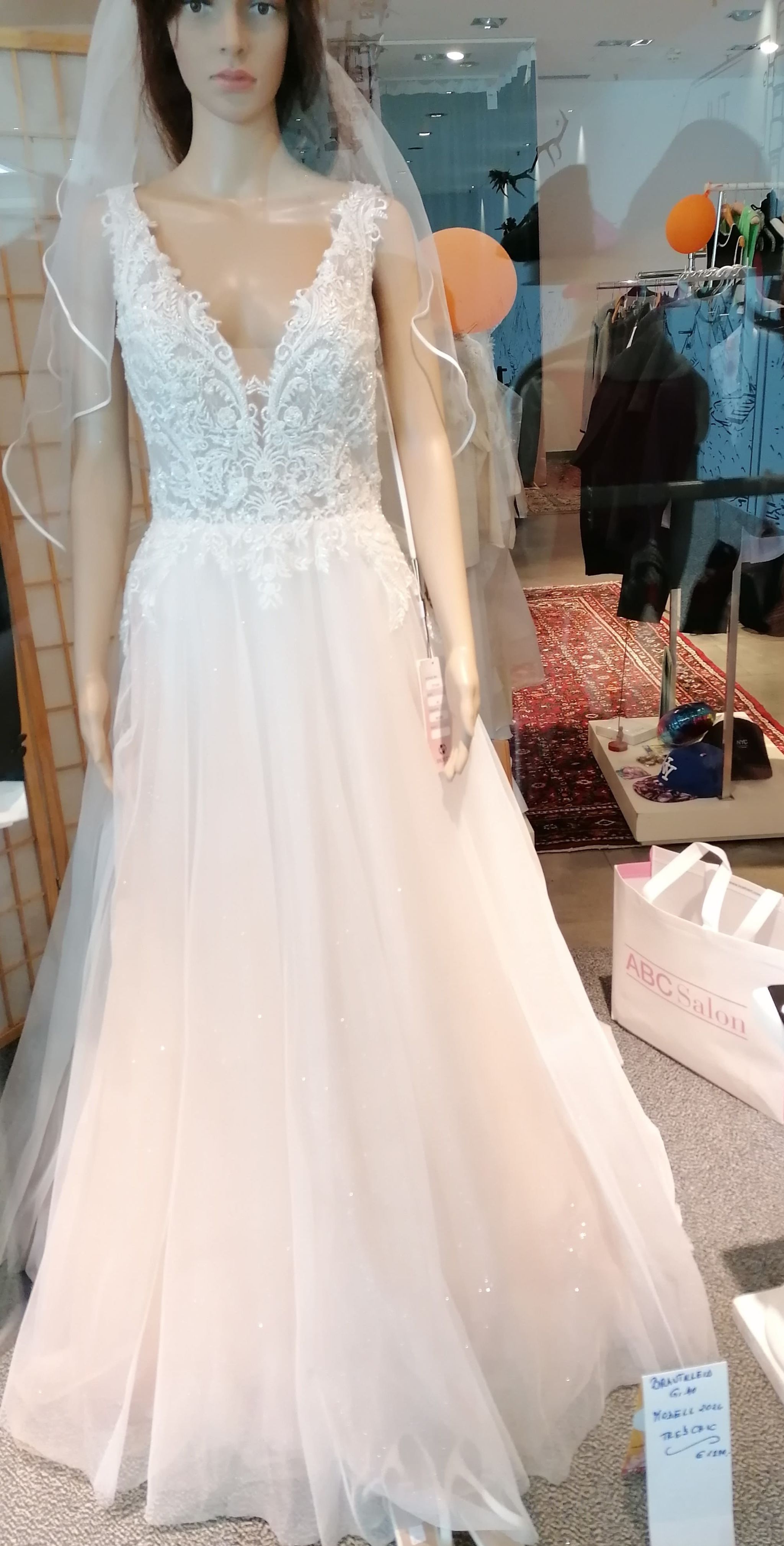 Brautkeid Tres Chic