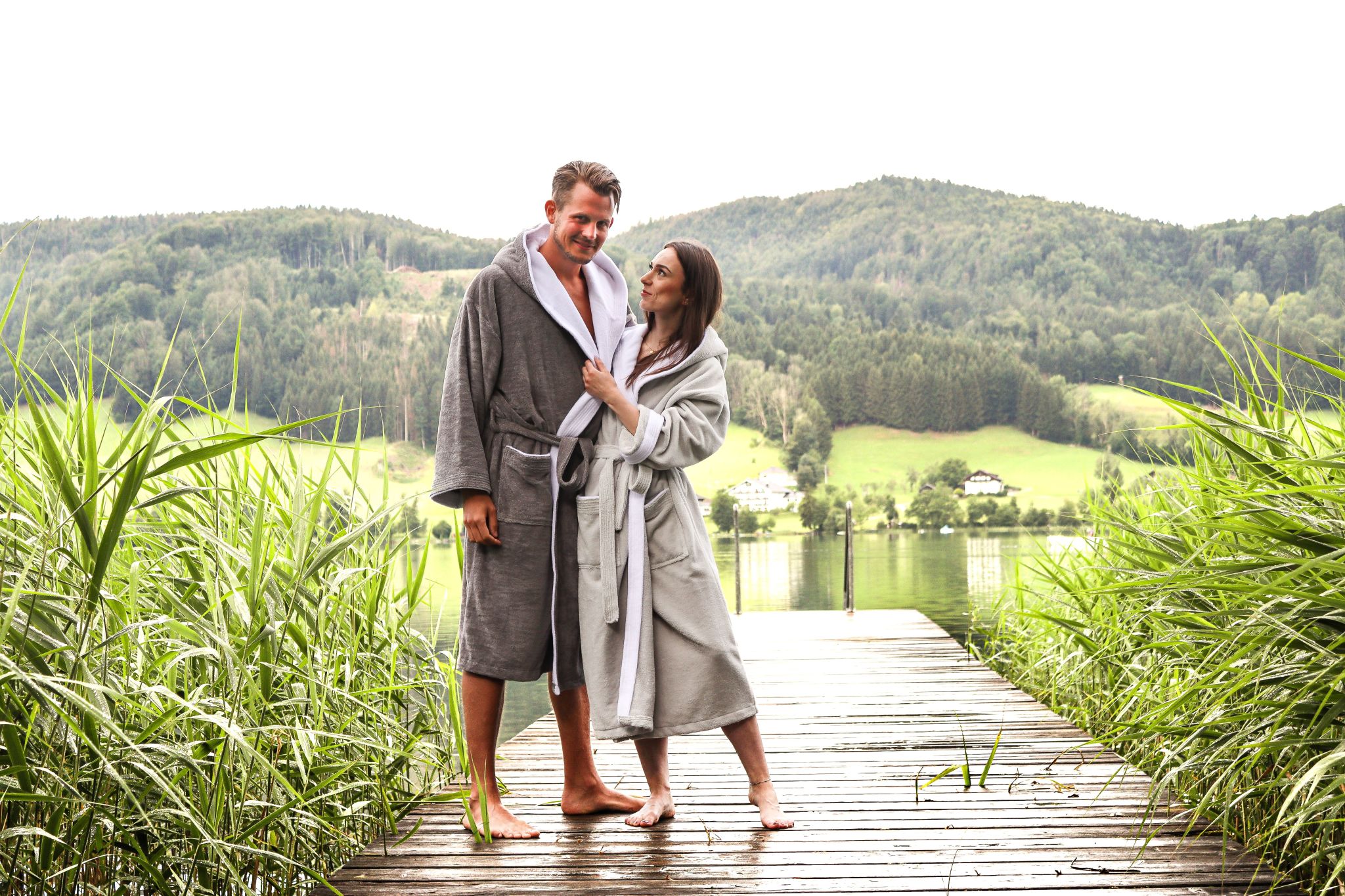 2 Bademäntel inklusive Stick für euren neuen Lebensabschnitt 