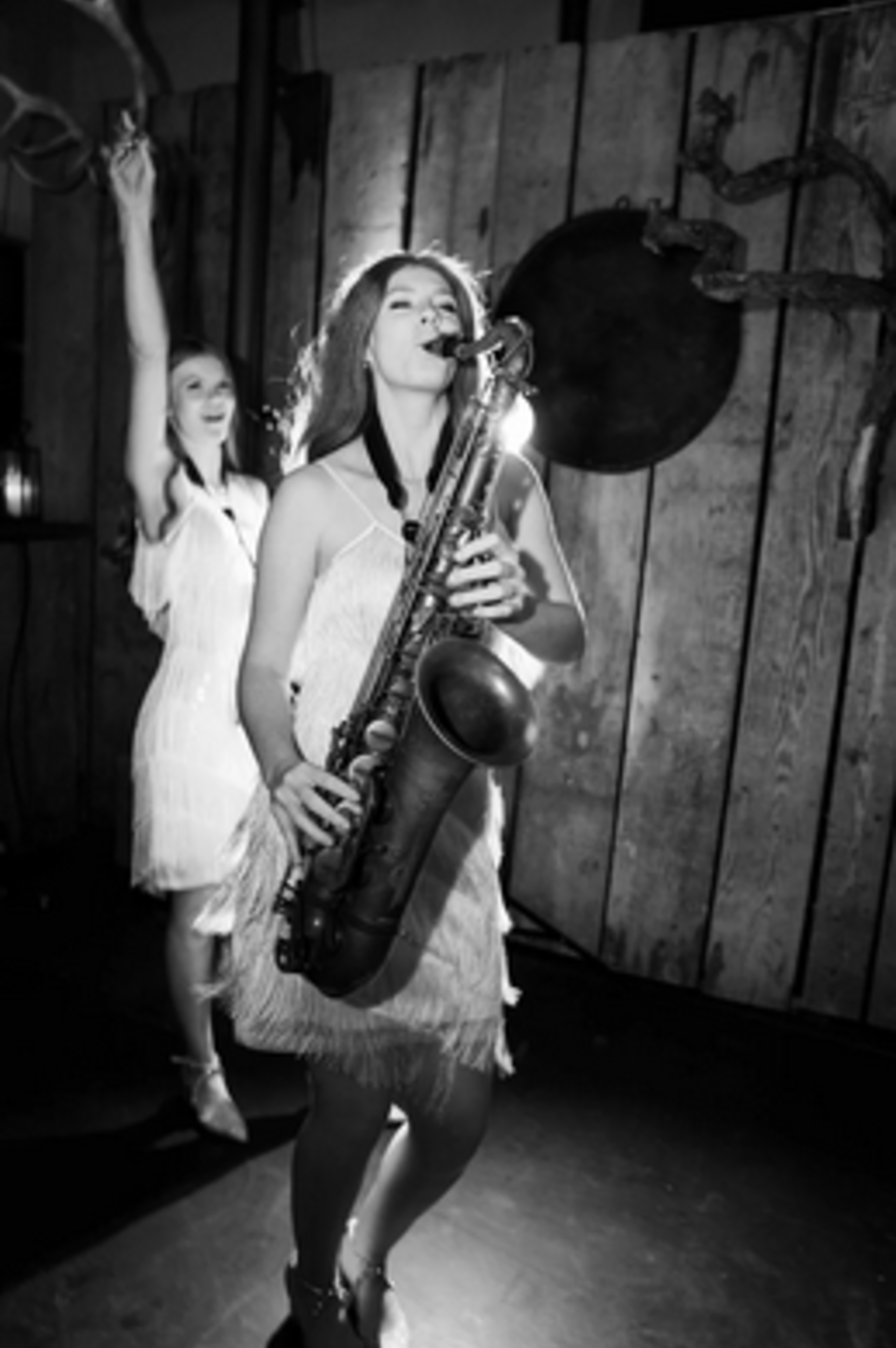 Hochzeits-DJ mit Live Saxophonistin