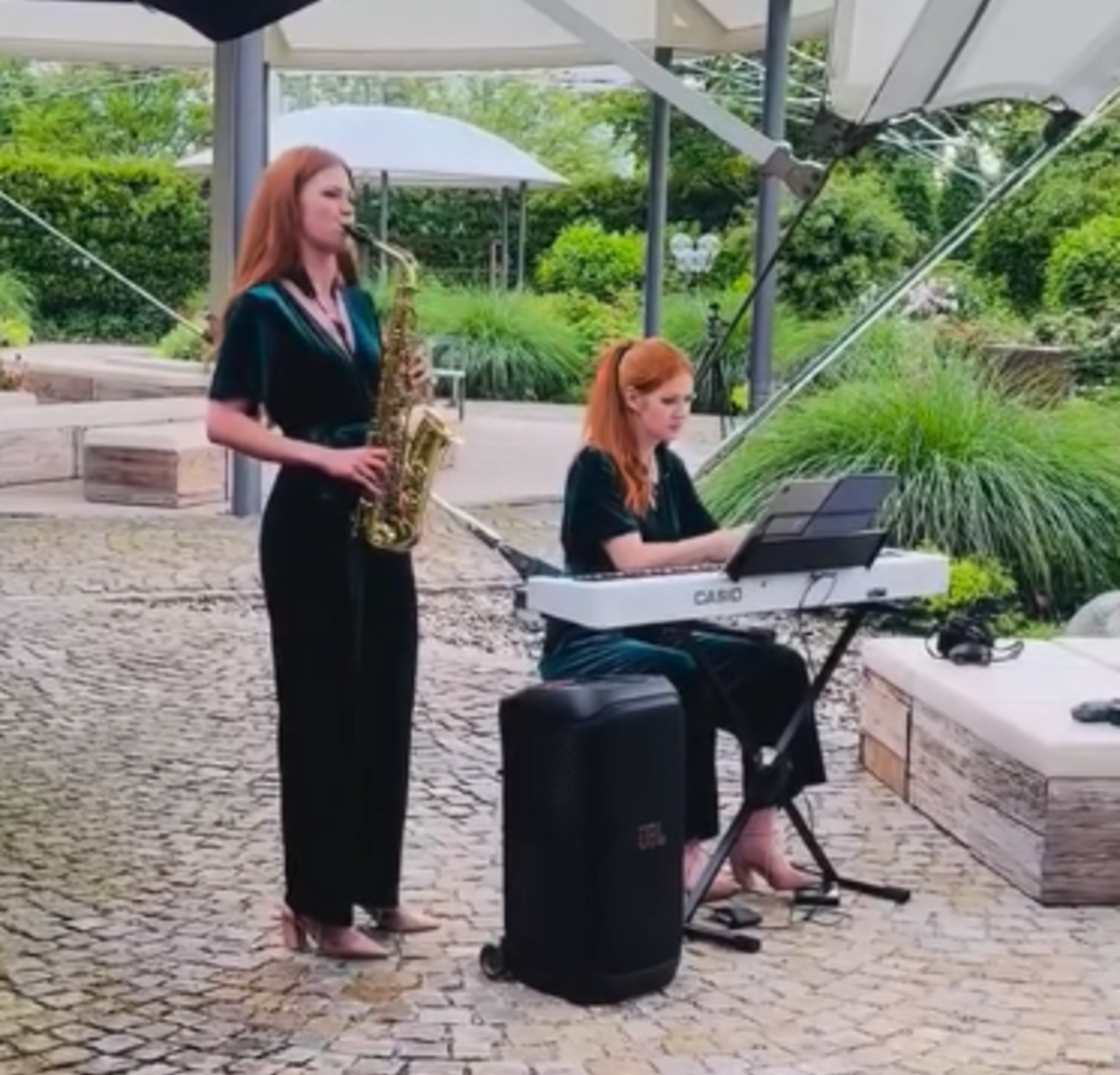 Hochzeitsmusik Deluxe – DJ & Live-Sax mit Piano