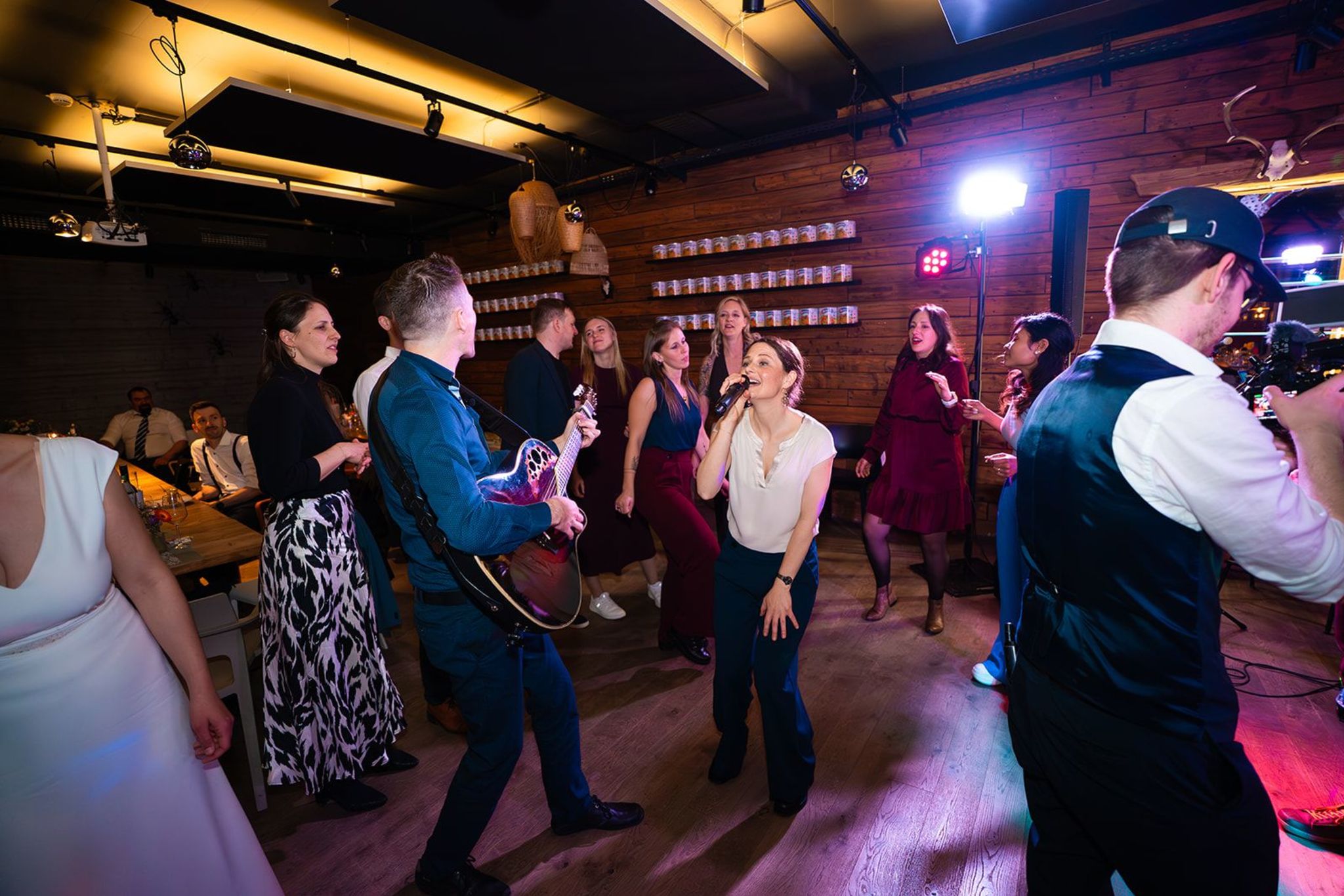 Livemusik und Fotospiegel ab der Agape