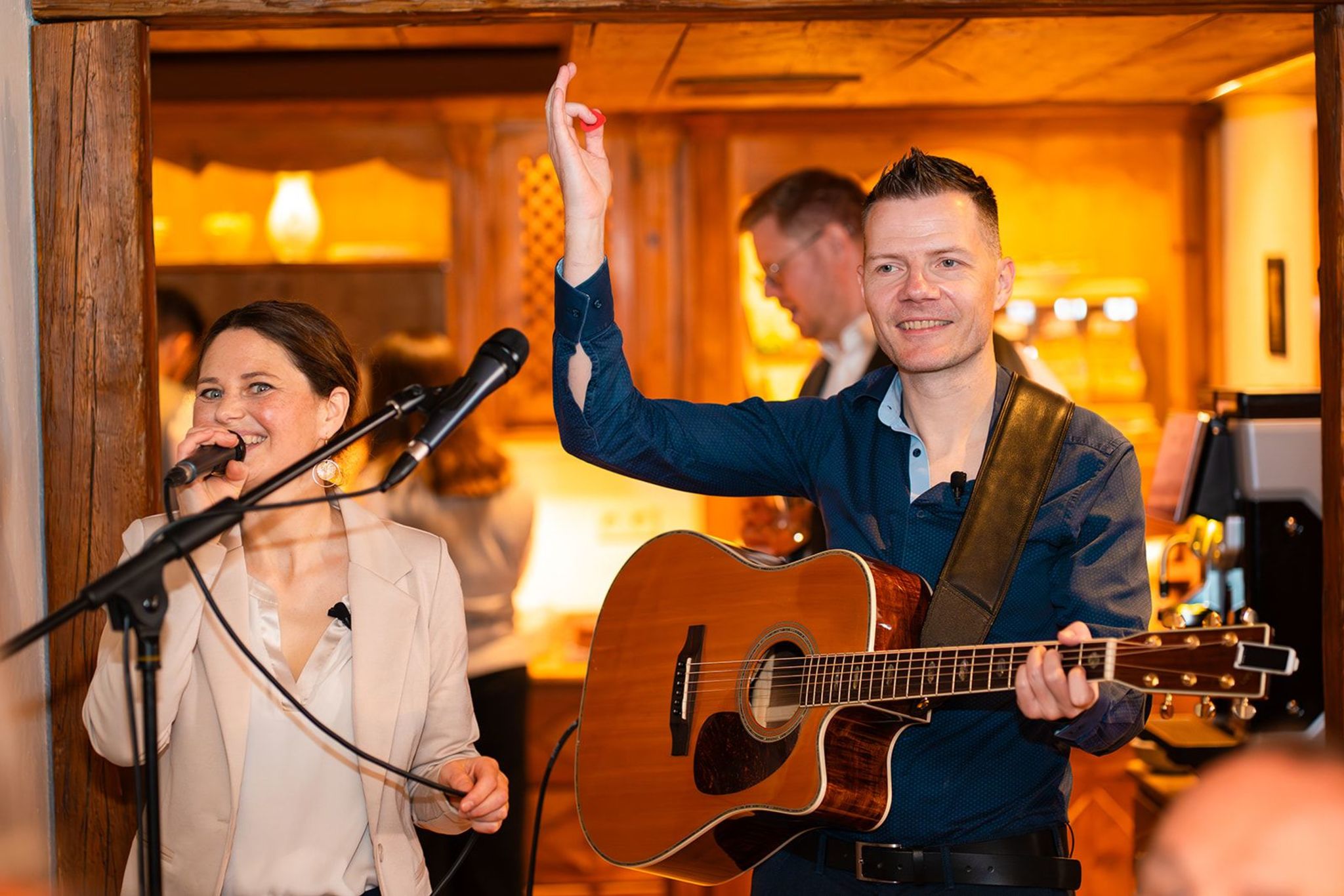 Livemusik und Fotospiegel ab der Agape