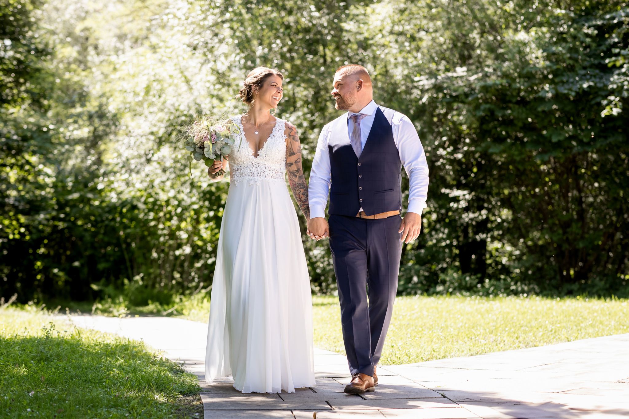 200€/h Hochzeit nach Stunden mindestens aber 2 Stunden Begleitung. +An und Abfahrt