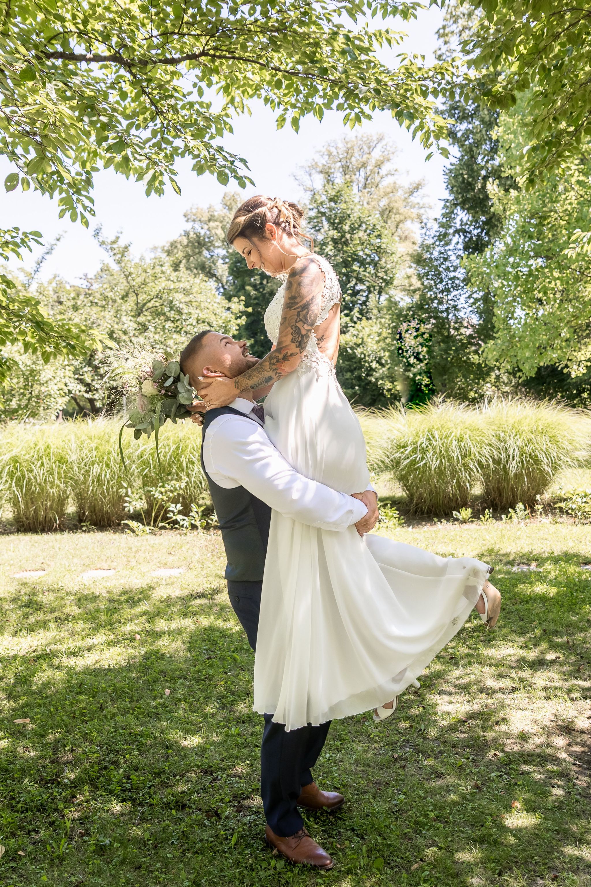 200€/h Hochzeit nach Stunden mindestens aber 2 Stunden Begleitung. +An und Abfahrt