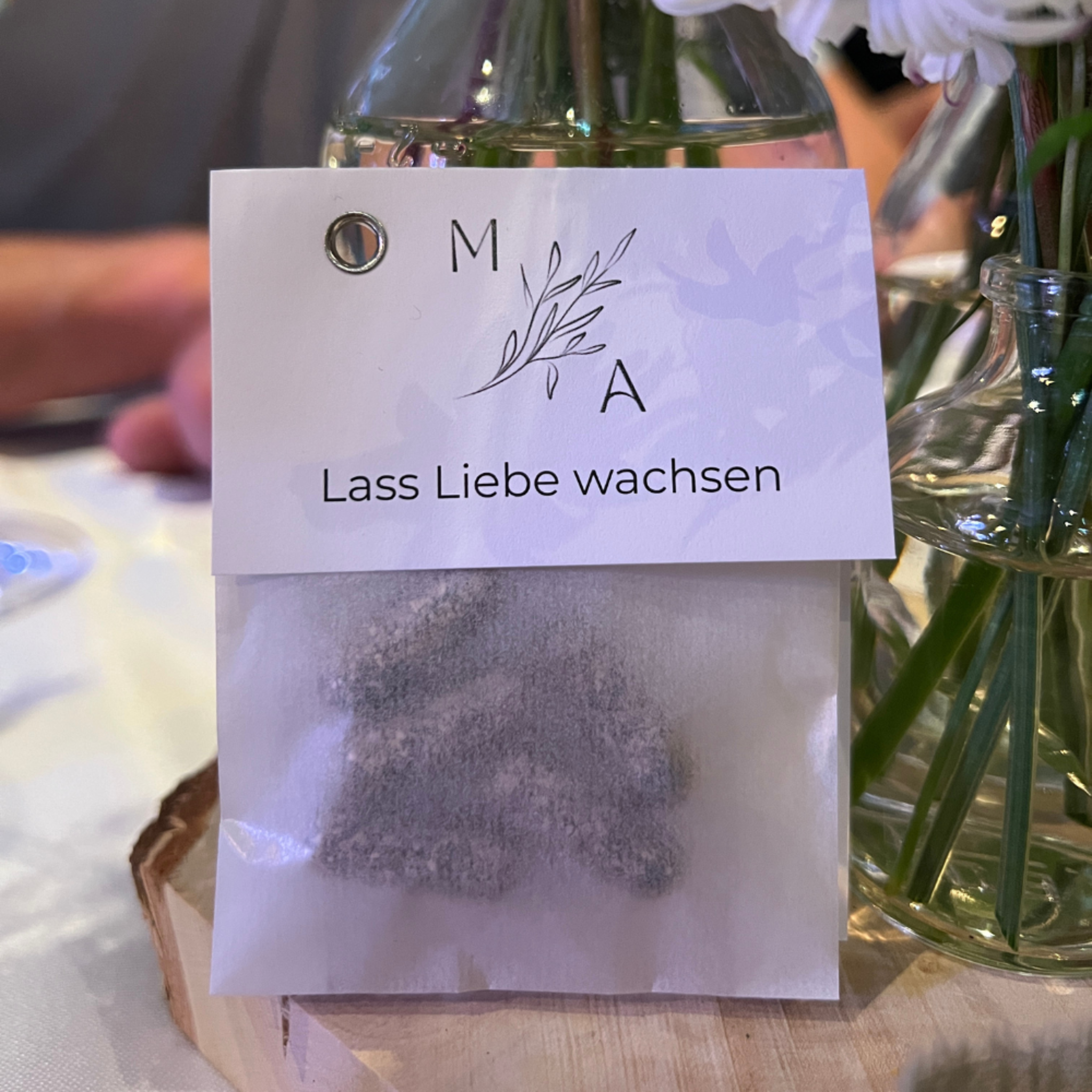 Liebe säen mit Saatgut-Kapseln. Gastgeschenk für 100+ Gäste