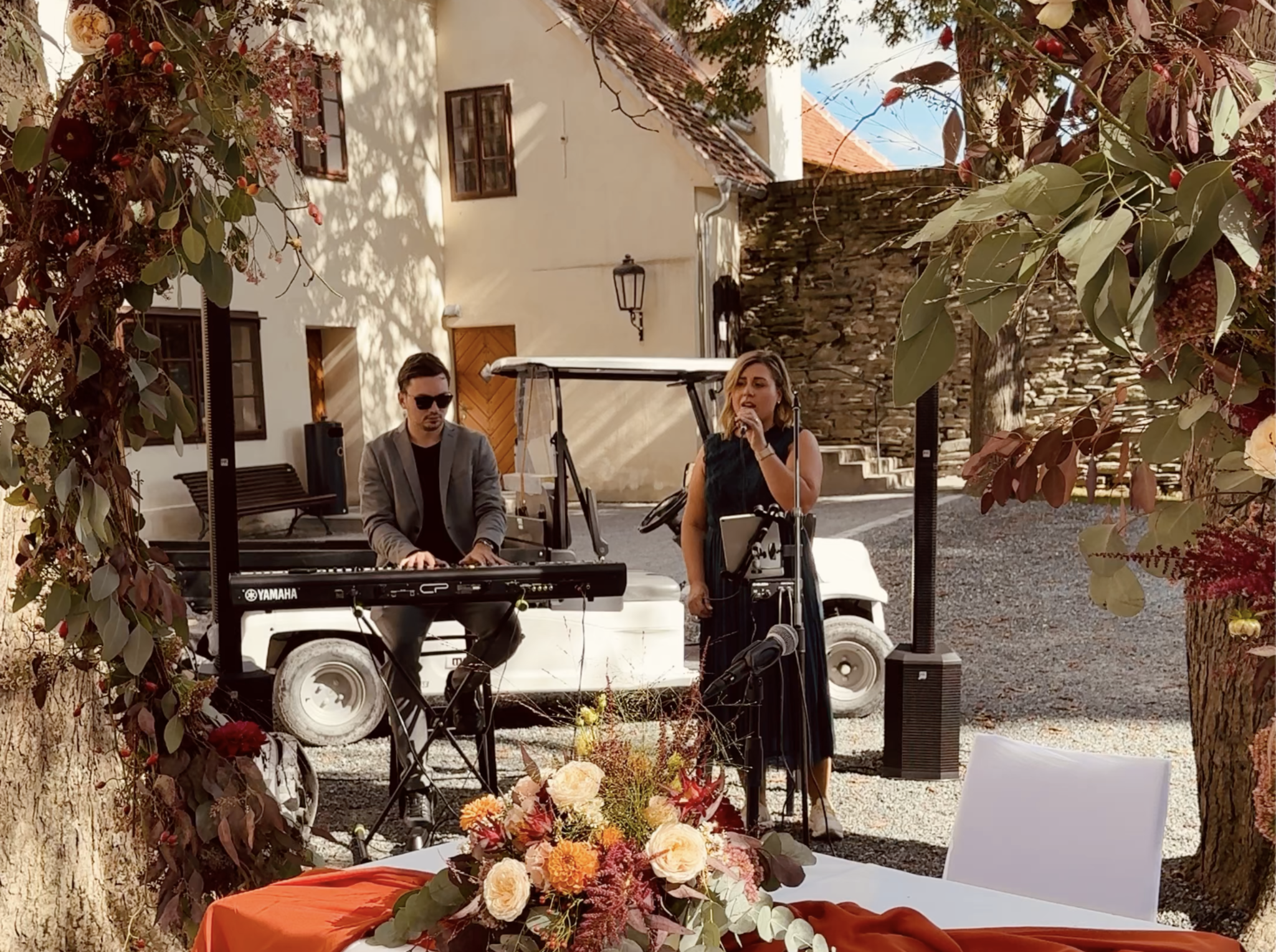 Trauung + Sektempfang im Duo mit Live Sängerin Lisa Urban