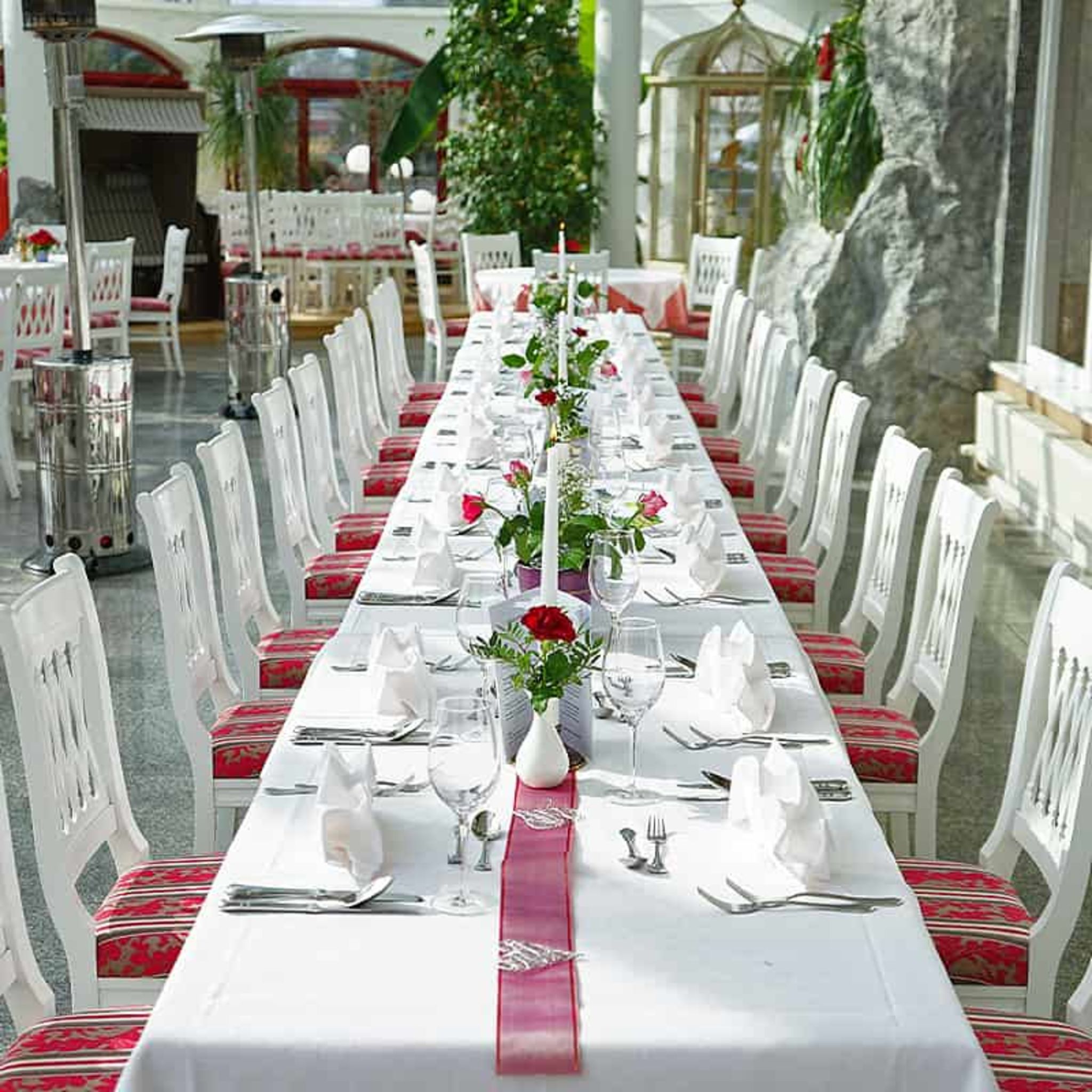 Hotel im Grünen am Hang mit Panorama und Wintergarten bis 130 Personen