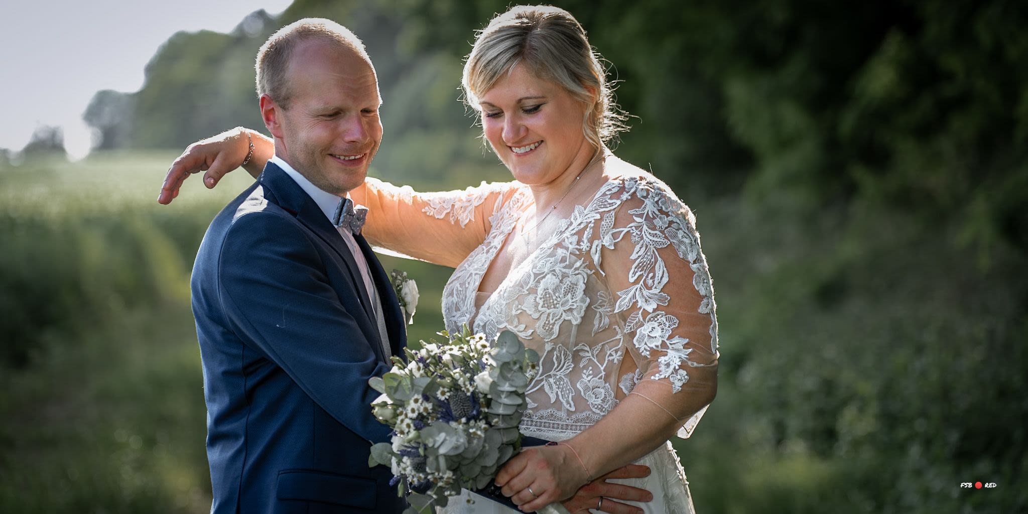 Hochzeitsfotograf & Videograf für 4 Stunden 