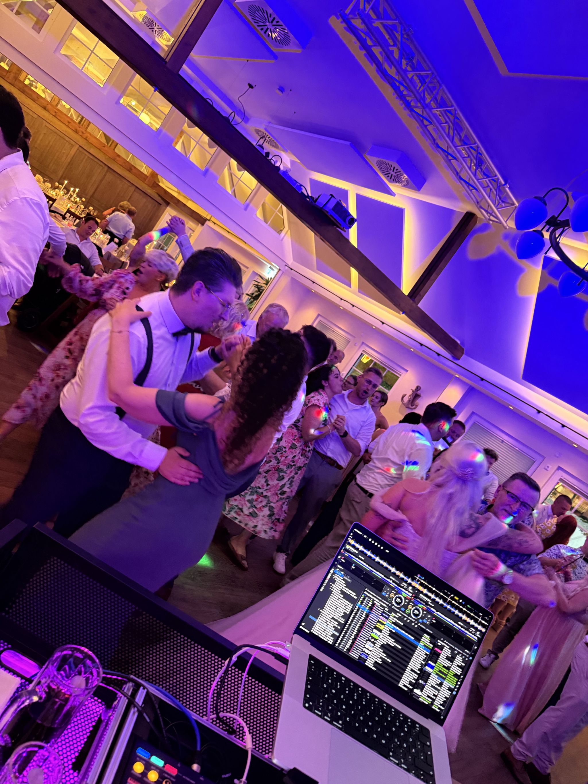 ✨ Hochzeits- & Event-DJ | Raum Hameln Weserbergland und Umgebung. ✨