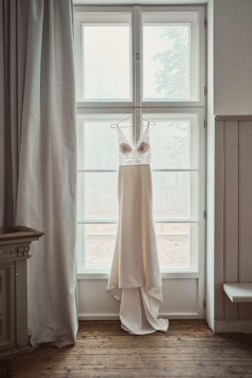Elegantes Shooting in gedeckten, zarten Herbst-Tönen am Wiener Cobenzl