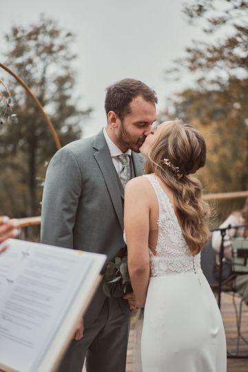 Elegantes Shooting in gedeckten, zarten Herbst-Tönen am Wiener Cobenzl