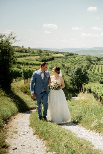 Natürliche Hochzeit im Kaisershof mit Ausflug in die Weinberge