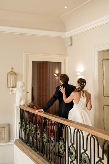 Natürliche Schloss-Hochzeit am Donaustrand