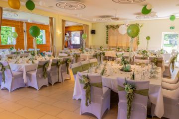 Trachtenhochzeit im Probuskeller Döller in Neudörfl