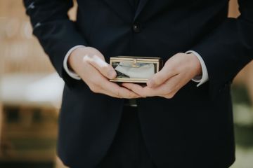 Romantisch in Hellblau - elegante Goldackzente