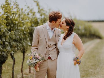 Romantische Vintage-Hochzeit am Wasser bei Franz von Grün in NÖ
