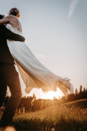 Moderne Hochzeit am Berg