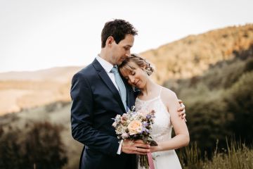 Moderne Hochzeit am Berg