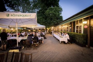 Hochzeitsreportage in Wien: Heuriger Schübel Auer
