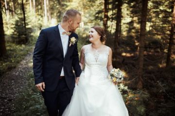 Traumhochzeit im Hotel Alpenblick: Sommerliche Liebe mit Live Musik