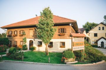 Trachtenhochzeit am Loryhof