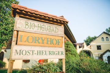 Trachtenhochzeit am Loryhof