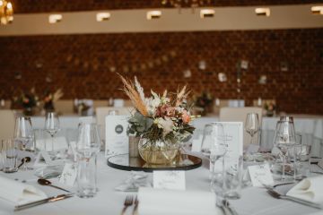 Klassische Hochzeit im Rosengarten