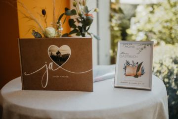 Klassische Hochzeit im Rosengarten