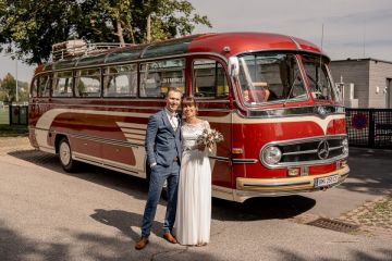 Wunderschöne Gartenhochzeit im Garten der Geheimnisse