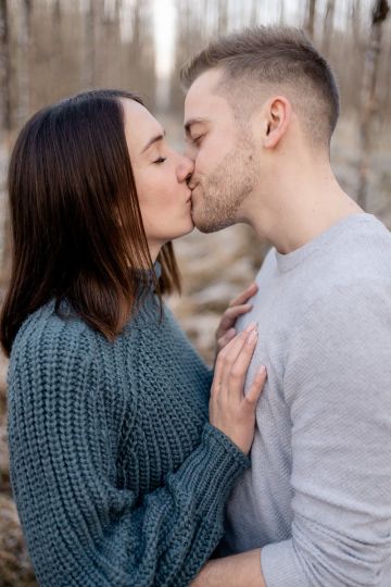 Entspanntes Pärchenshooting im Wald