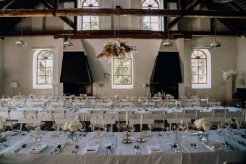 Vintage Hochzeit in einer alten Schmiede